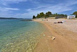 Pláž Kumenat (Žuti) - Biograd