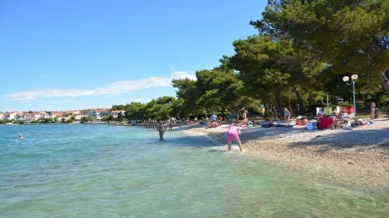 Zadar oblázková pláž 450 m pěší chůzí.