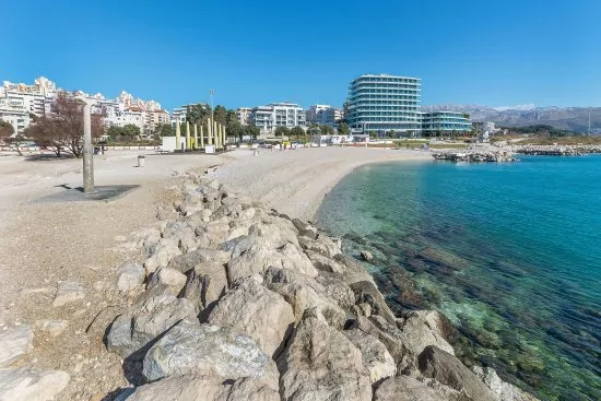 Split moře a pláž 200 m pěší chůzí.