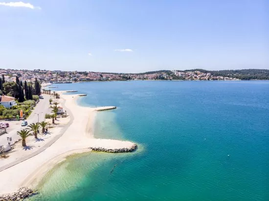 Okrug Gornji letecký pohled na pobřeží a pláž Copacabana.