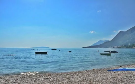 Gradac moře a pláž 400 m pěší chůzí.