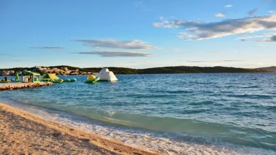 Oblázková pláž Copacabana přímo před domem.