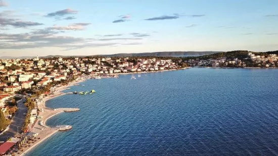 Okrug Gornji a letecký pohled na pláž Copacabana.