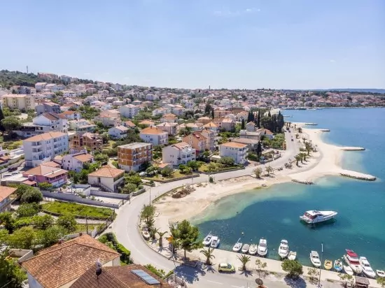 Okrug Gornji a letecký pohled na pláž Copacabana.