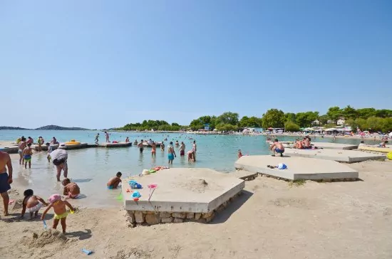 Vodice a Plava pláž.