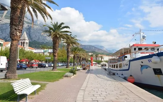 Makarska - pobřeží.