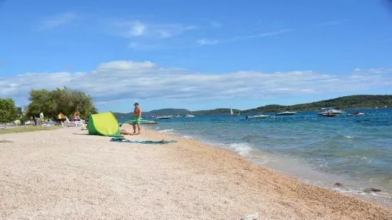 Srima - pláž a moře pouze 10 m pěší chůzí.