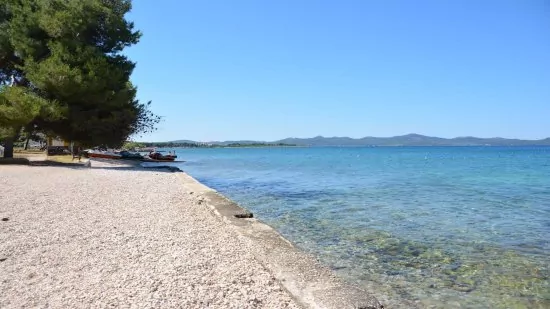 Zadar - oblázková pláž.