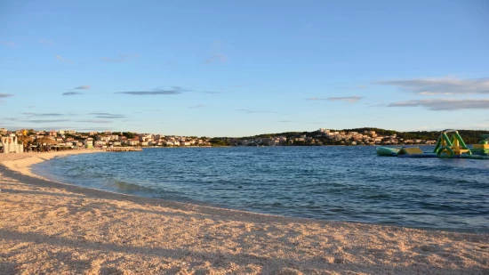 Moře a pláž Copacabana 450 m pěší chůzí.