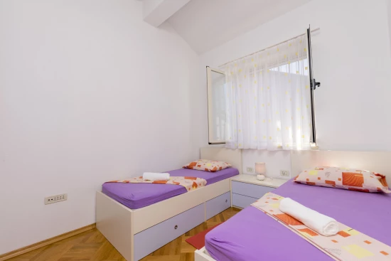 Apartmán Střední Dalmácie - Dugi Rat DA 7469 N1