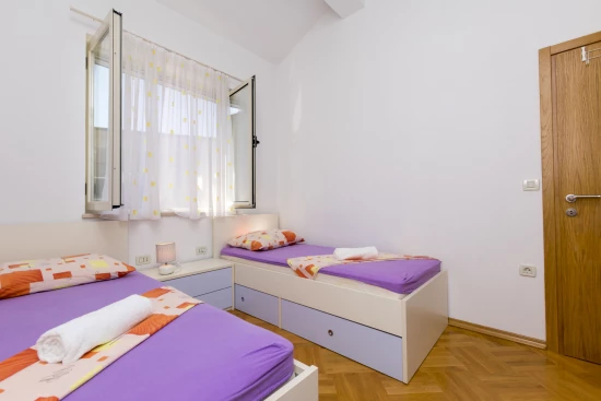 Apartmán Střední Dalmácie - Dugi Rat DA 7469 N1