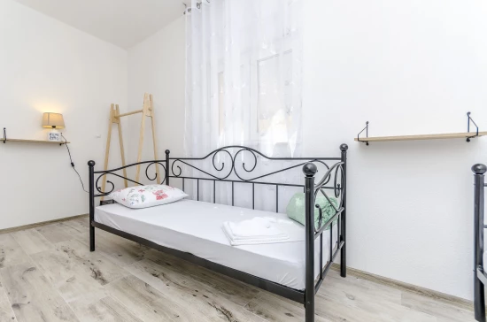 Apartmán Střední Dalmácie - Okrug Gornji DA 7688 N3