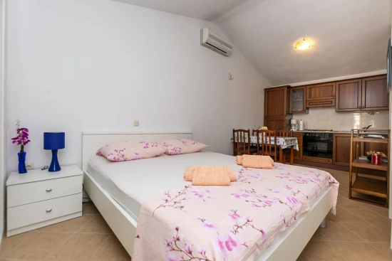 Apartmán Střední Dalmácie - Vinišće DA 7758 N1