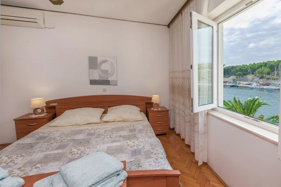 Apartmán Ostrov Brač - Milna (Hvar) OS 9836 N1