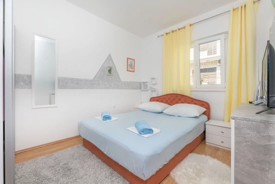 Apartmán Střední Dalmácie - Dugi Rat DA 8053 N1