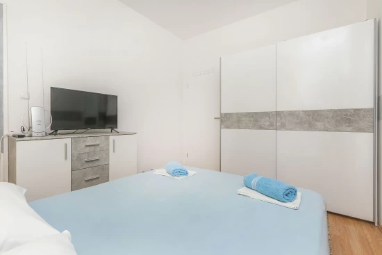 Apartmán Střední Dalmácie - Dugi Rat DA 8053 N1