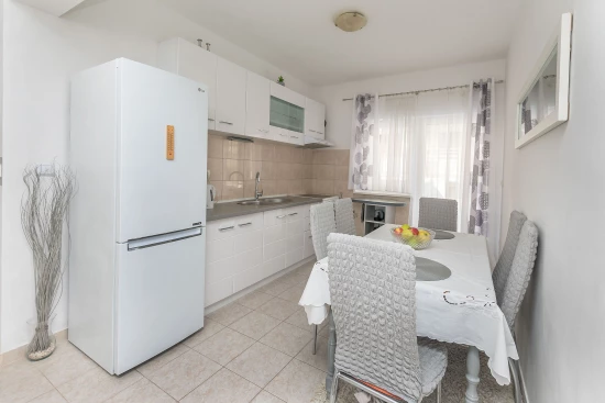 Apartmán Střední Dalmácie - Dugi Rat DA 8053 N1