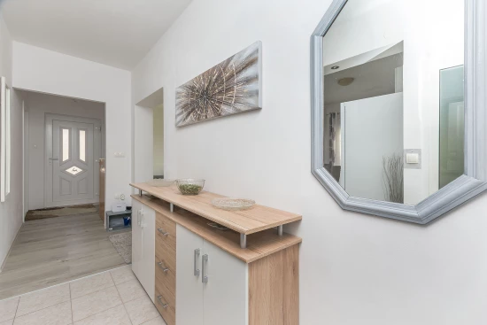 Apartmán Střední Dalmácie - Dugi Rat DA 8053 N1