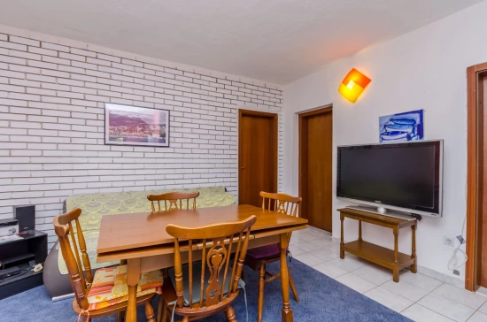 Apartmán Střední Dalmácie - Okrug Donji DA 8062 N1