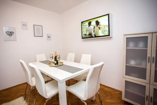 Apartmán Střední Dalmácie - Jesenice DA 8232 N1