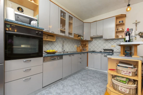 Apartmán Střední Dalmácie - Dugi Rat DA 8350 N1