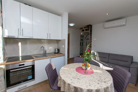 Apartmán Střední Dalmácie - Zvečanje DA 8529 N1