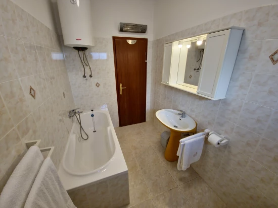 Apartmán Střední Dalmácie - Okrug Gornji DA 8596 N2