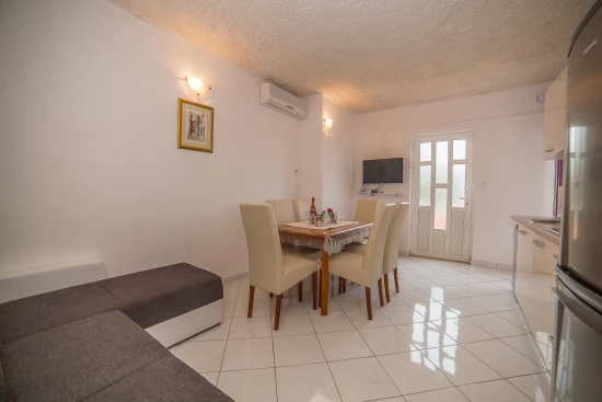 Apartmán Střední Dalmácie - Okrug Gornji DA 8611 N4