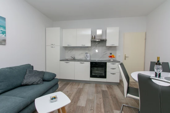 Apartmán Střední Dalmácie - Dugi Rat DA 8660 N1