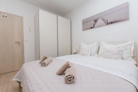 Apartmán Střední Dalmácie - Dugi Rat DA 8660 N1