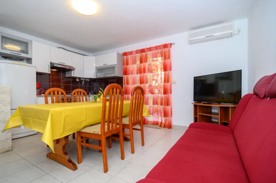 Apartmán Střední Dalmácie - Okrug Gornji DA 8666 N1