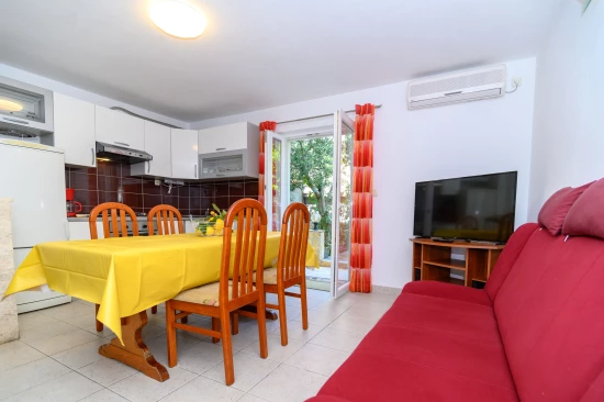 Apartmán Střední Dalmácie - Okrug Gornji DA 8666 N1