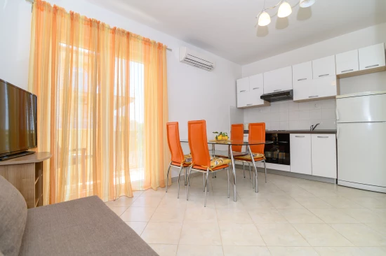 Apartmán Střední Dalmácie - Okrug Gornji DA 8666 N2