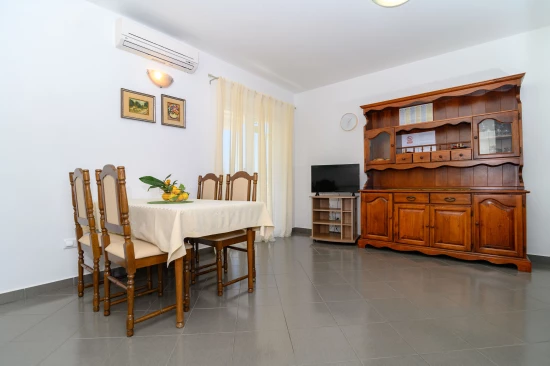 Apartmán Střední Dalmácie - Okrug Gornji DA 8666 N3