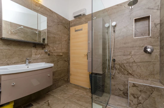 Apartmán Střední Dalmácie - Okrug Gornji DA 8694 N1