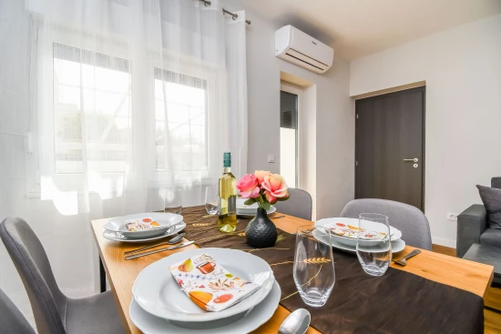 Apartmán Střední Dalmácie - Okrug Gornji DA 8758 N2