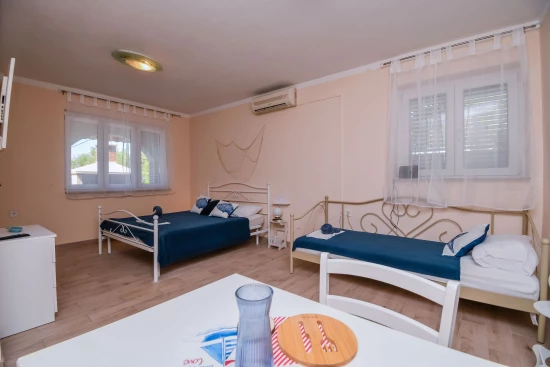 Apartmán Střední Dalmácie - Okrug Gornji DA 9875 N2