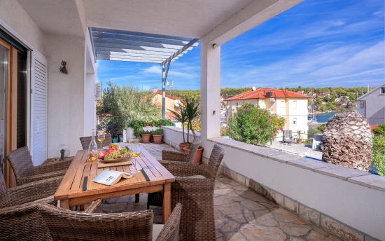 Vila s bazénem Ostrov Hvar - Vrboska OS 10558 N1