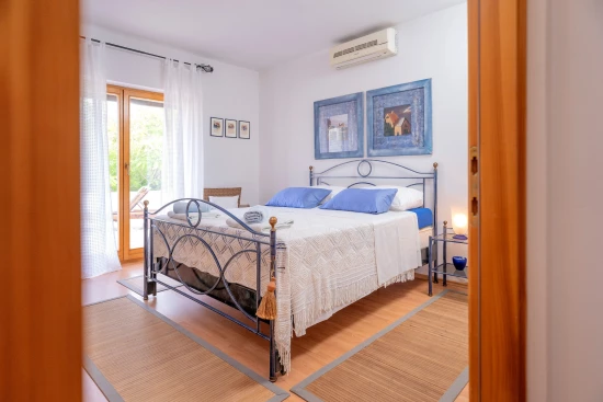 Vila s bazénem Ostrov Hvar - Vrboska OS 10558 N1