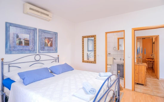 Vila s bazénem Ostrov Hvar - Vrboska OS 10558 N1