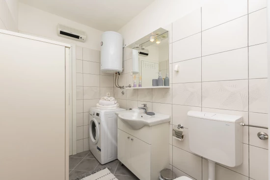 Apartmán Střední Dalmácie - Dugi Rat DA 9931 N1