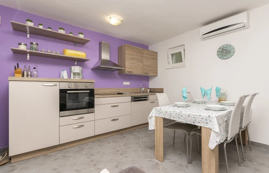 Apartmán Střední Dalmácie - Dugi Rat DA 9931 N1