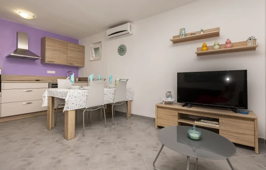 Apartmán Střední Dalmácie - Dugi Rat DA 9931 N1