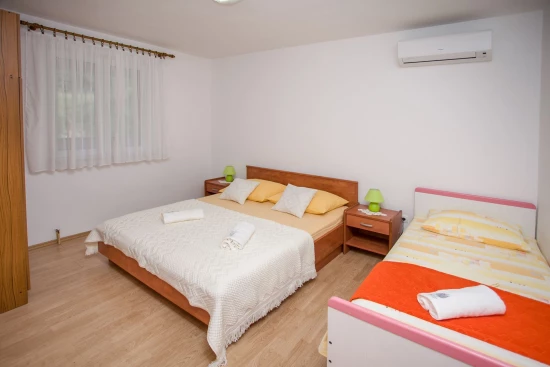 Apartmán Střední Dalmácie - Dugi Rat DA 9992 N1