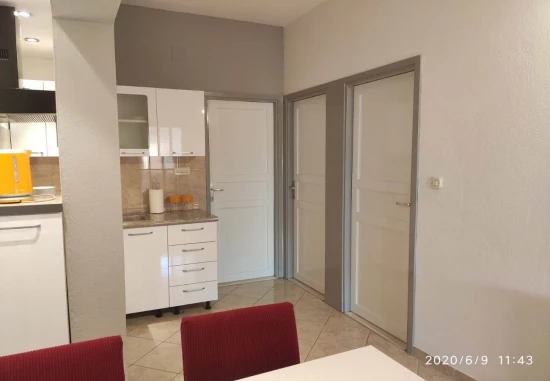 Apartmán Střední Dalmácie - Tučepi DA 10086 N2