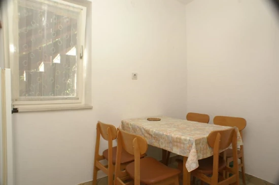 Apartmán Střední Dalmácie - Pisak DA 10121 N1