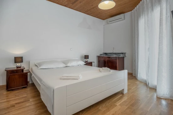 Apartmán Střední Dalmácie - Krilo Jesenice DA 10143 N2