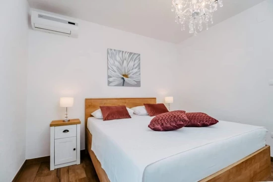 Apartmán Střední Dalmácie - Okrug Donji DA 10211 N1