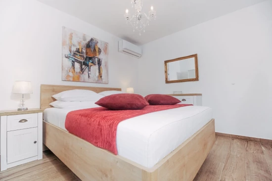 Apartmán Střední Dalmácie - Okrug Donji DA 10211 N6