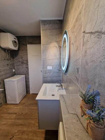 Apartmán Střední Dalmácie - Okrug Donji DA 10211 N6